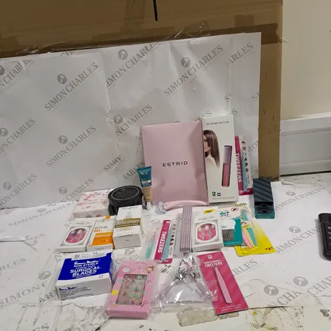 BOX OF APPROXIMATLY 20 ITEMS TO INCLUDE ESTRID, GIVE MEM HARRYS ETC