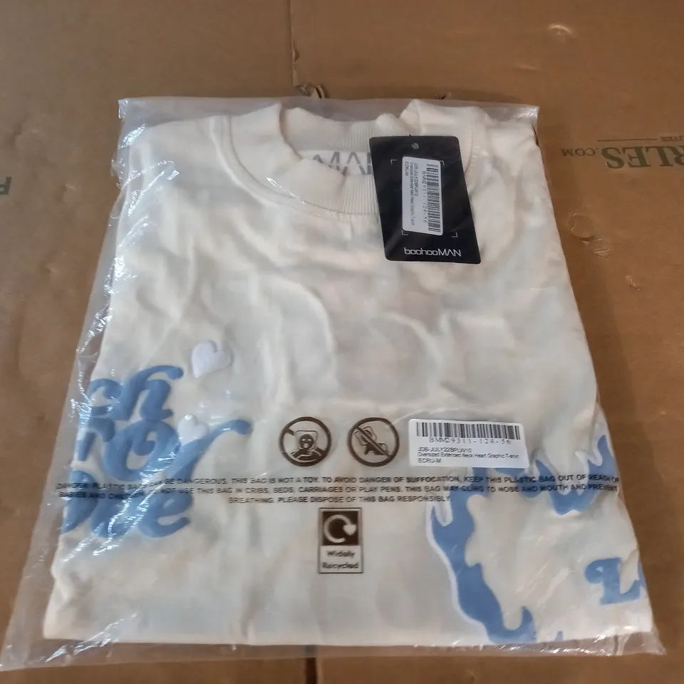 BAGGED BOOHOO MAN OVERSIZED EXTENDED NECK HEART GRAPHIC T-SHIRT - M