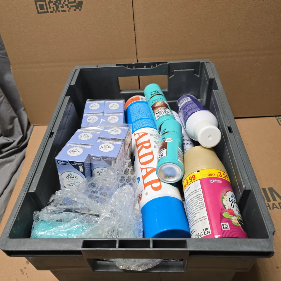 TOTE OF APPROXIMATELY 18 ASSORTED AEROSOL PRODUCTS TO INCLUDE SENSET SKIN CLEANSING FOAM, GLADE, L'OREAL MAGIC RETOUCH ETC