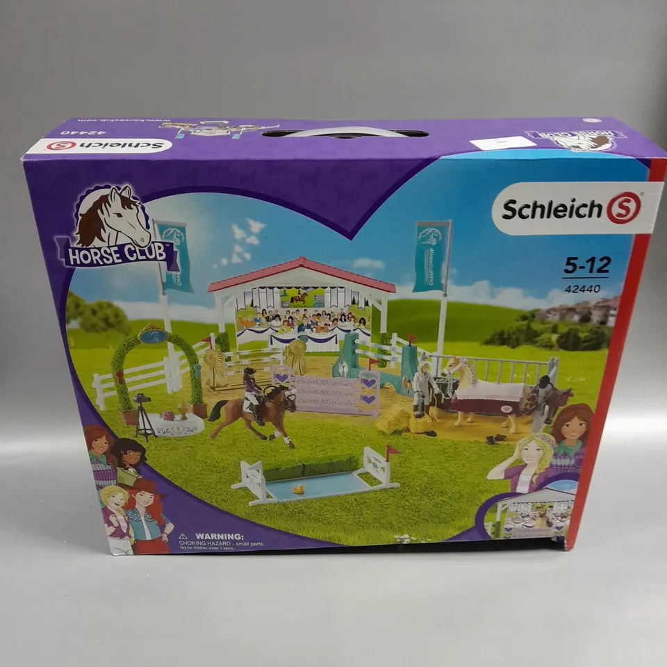 BOXED SCHLEICH HORSE CLUB SET - 42440