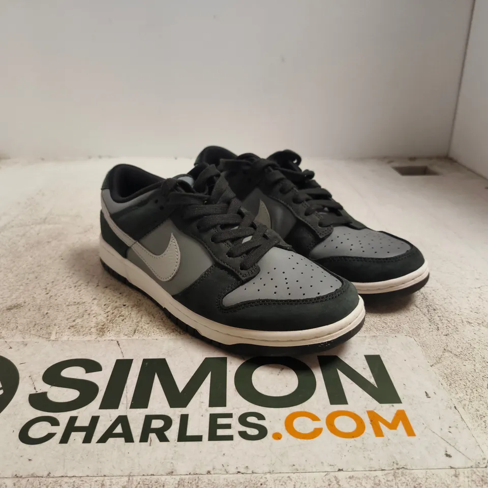 NIKE DUNK LOW-STYLE SNEAKERS – BLACK/GREY UK 7