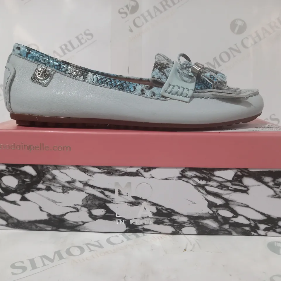 BOXED PAIR OF MODA IN PELLE ETHELIA LOAFERS IN LIGHT BLUE SIZE 6