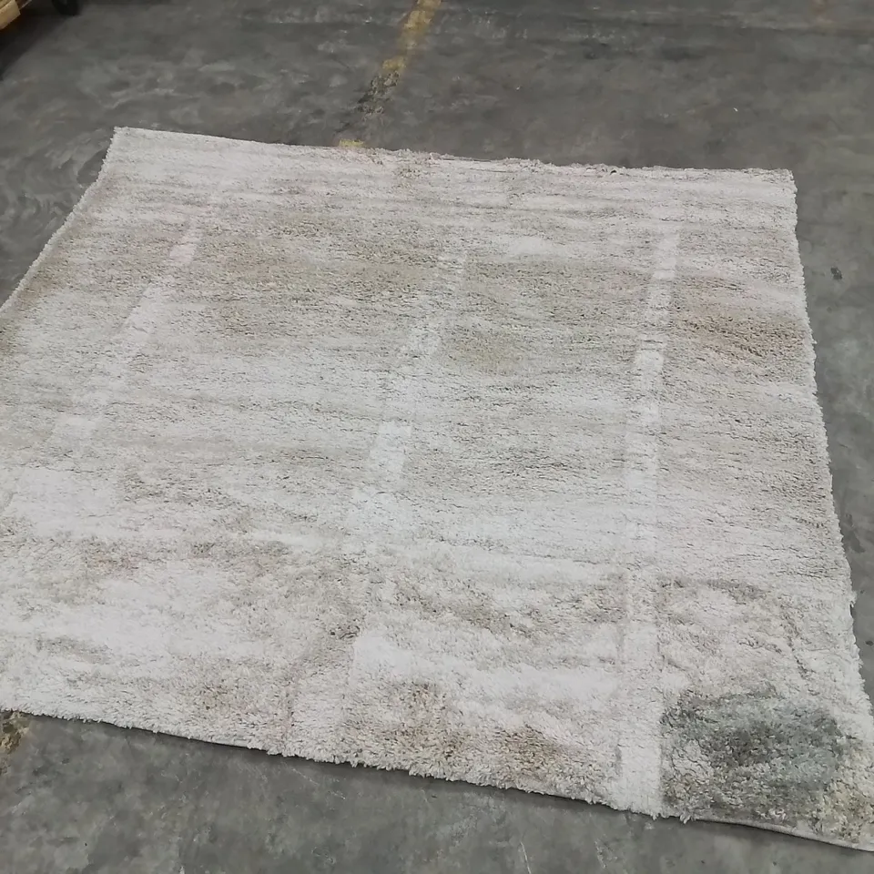 QUALITY DESIGNER AREA RUG - APPROXIMATELY  200x200cm