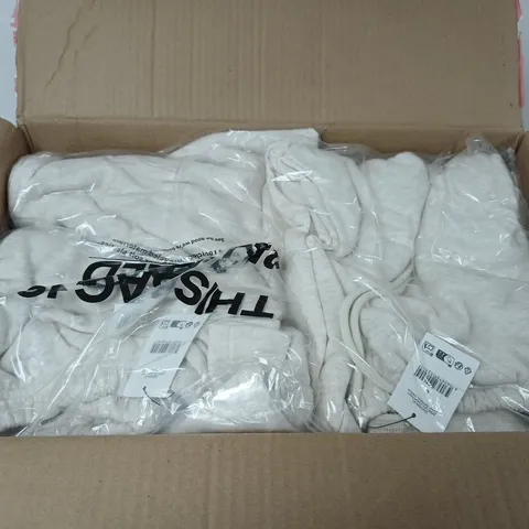 BOX OF APPROX 25 ASSORTED CLOTHING ITEMS IN VARIOUS COLORS, STYLES AND SIZES