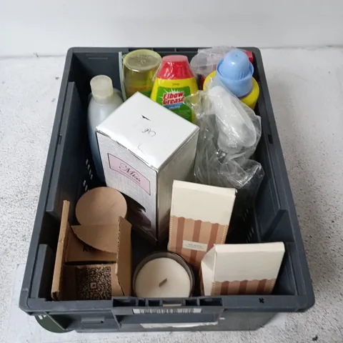 APPROXIMATELY 15 ASSORTED HOUSEHOLD ITEMS INCLUDING DIFFUSER, CANDLES, WASHING UP LIQUID ETC. 