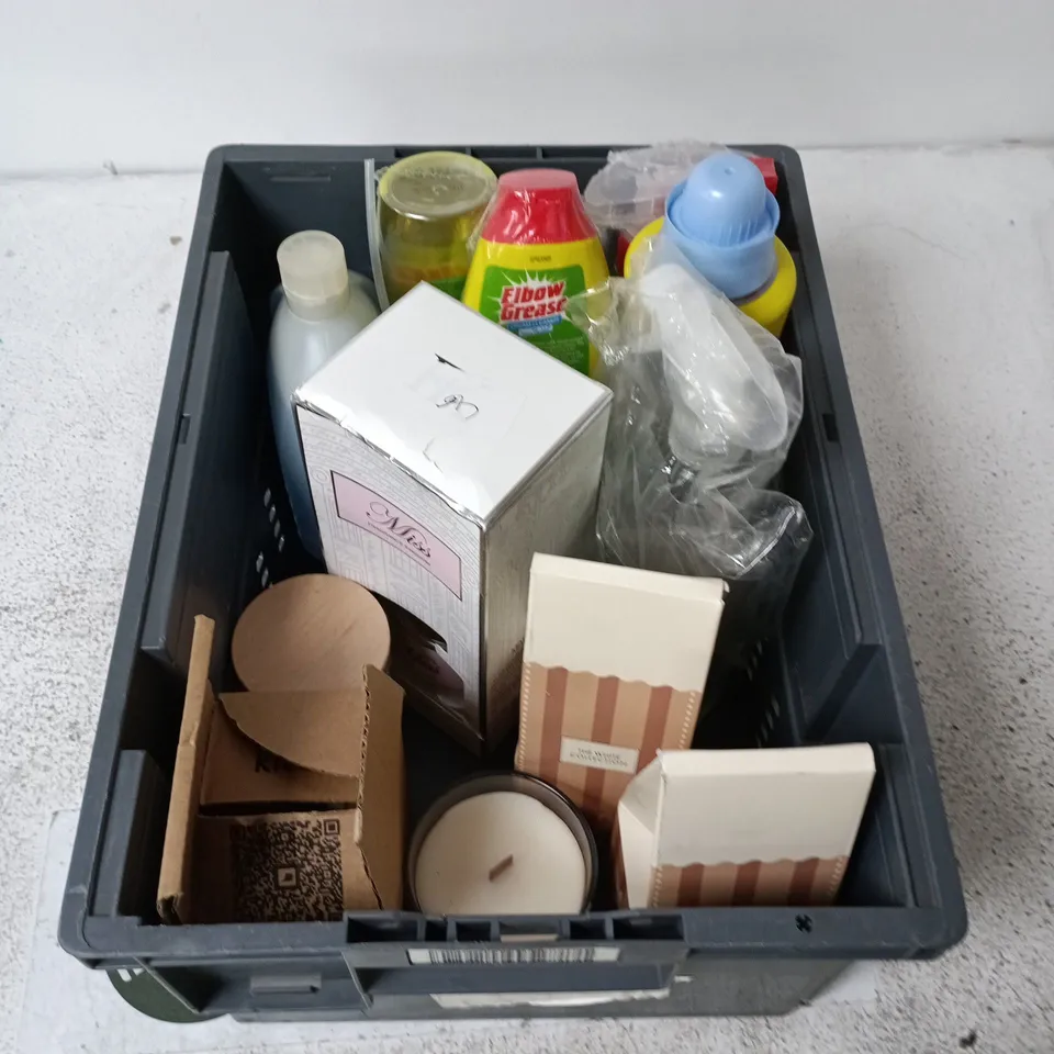 APPROXIMATELY 15 ASSORTED HOUSEHOLD ITEMS INCLUDING DIFFUSER, CANDLES, WASHING UP LIQUID ETC.