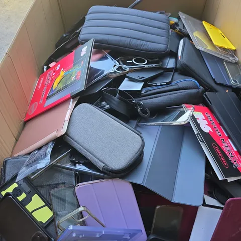 PALLET CONTAINING A LARGE QUANTITY OF ASSORTED TABLET CASES