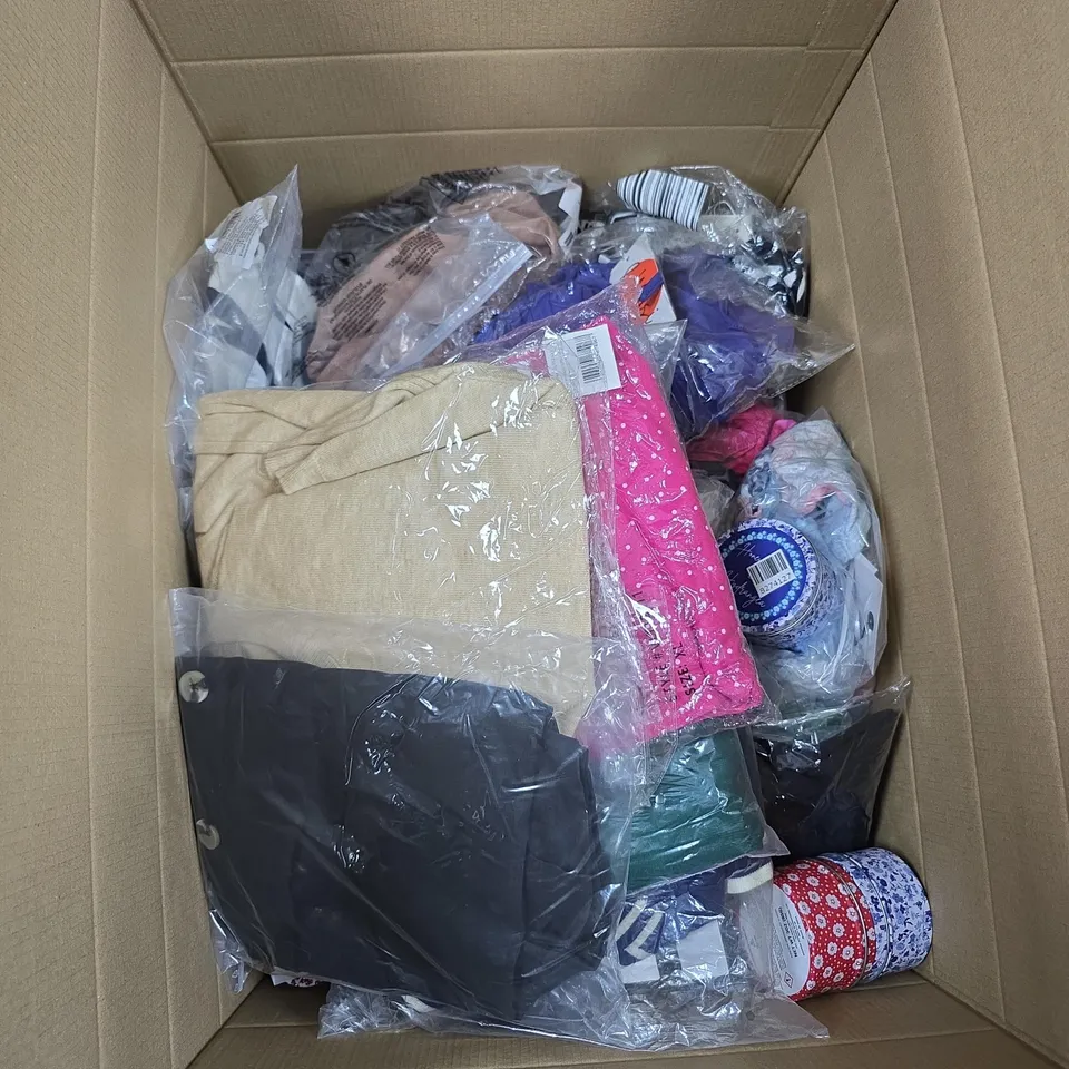 BOX OF APPROXIMATELY 15 ASSORTED CLOTHING ITEMS IN VARIOUS COLOURS, STYLES AND SIZES