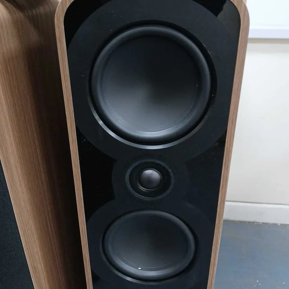 PAIR OF Q-ACOUSTICS 5040 FLOORSTANDING SPEAKERS IN HOLME OAK