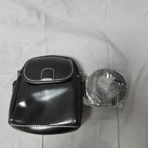 BLACK FAUX-LEATHER CROSSBODY BAG WITH WHITE STITCHING