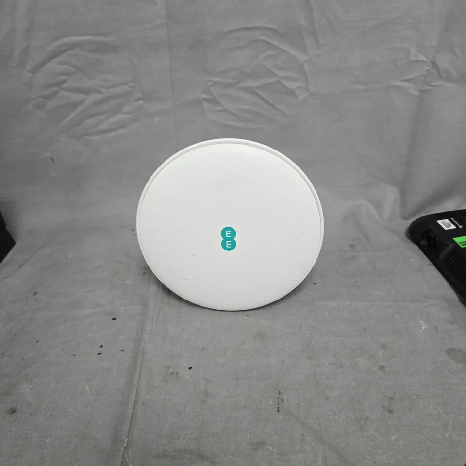 BOX OF APPROXIMATELY 20 HOUSEHOLD/ELECTRICAL ITEMS TO INCLUDE: SMART HUB, EE ROUTER AND BT ROUTER