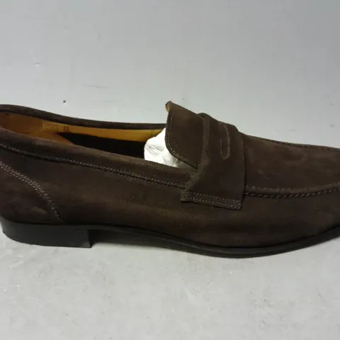 PAIR OF HAWES & CURTIS LEATHER LOAFERS IN BROWN - SIZE 8