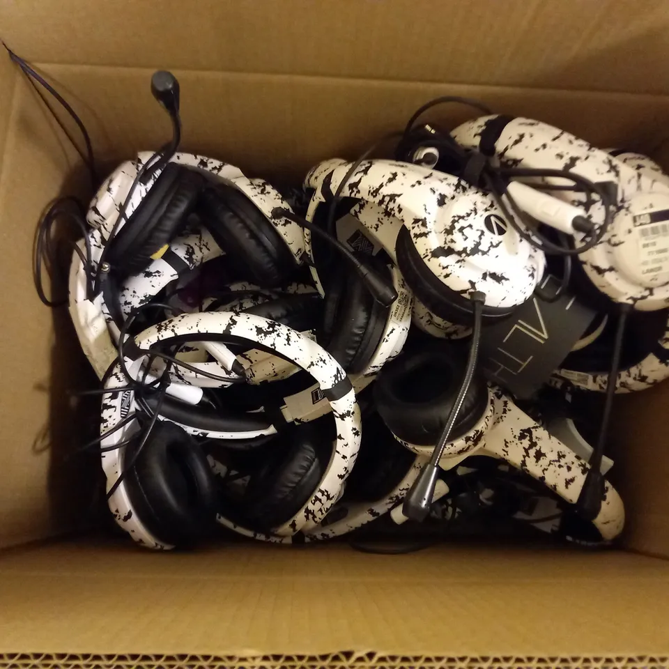 APPROXIMATELY 12 LOOSE ASSORTED HEADSETS TO INCLUDE TURTLE BEACH, STEALTH, ETC