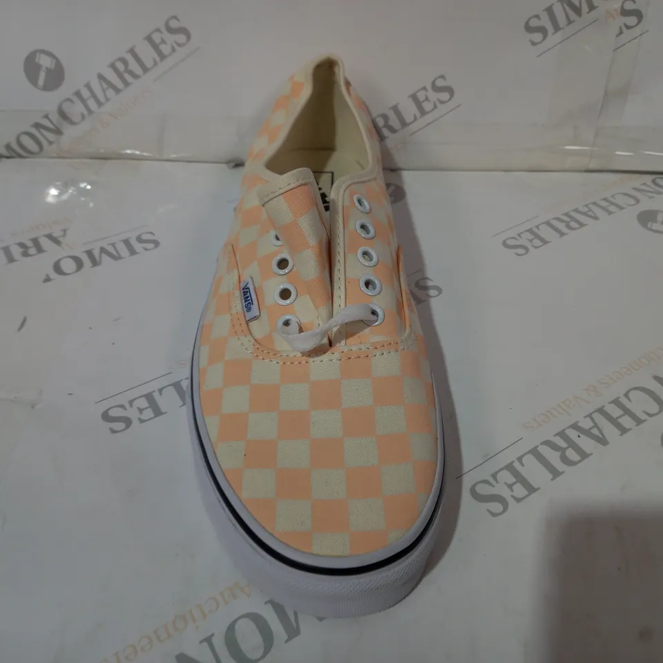 BOXED PAIR OF VANS CANVAS SHOES IN PEACH CHECKERBOARD COLOUR UK SIZE 10