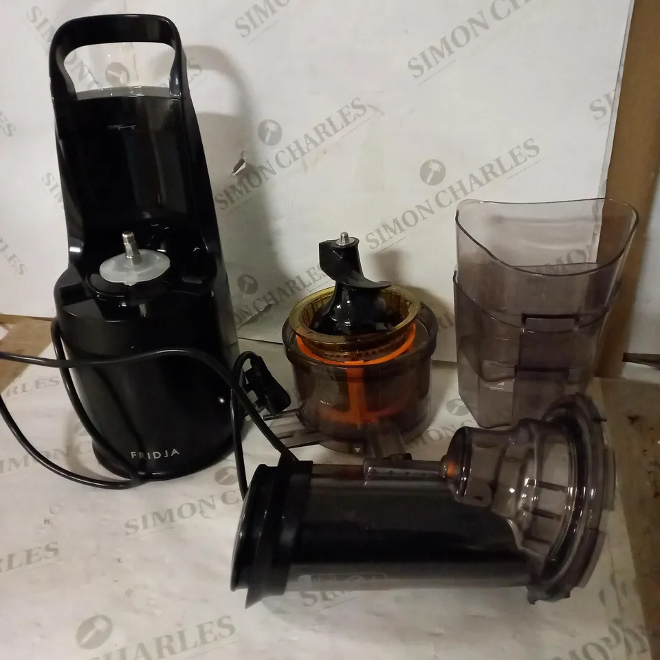 FRIDJA MASTICATING JUICER - BLACK (F1900)