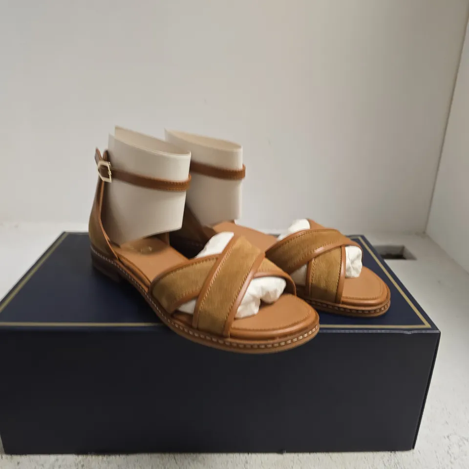 FAIRFAX & FAVOR WOMEN'S SANDAL – TAN LEATHER, UK 4 