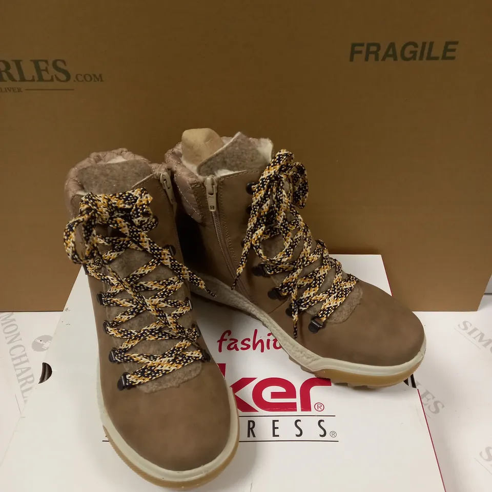 RIEKER LACE BOOT SIZE 6
