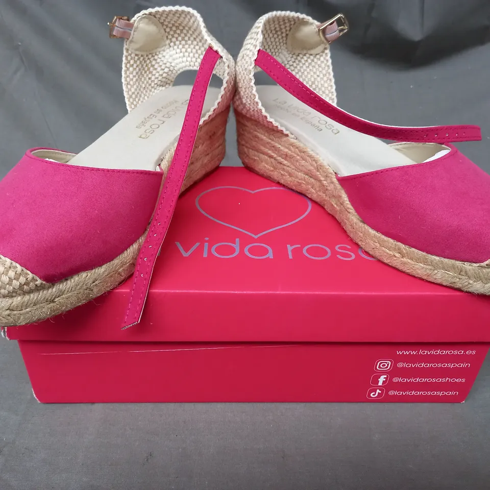 BOXED PAIR OF LA VIDA ROSA SHOES IN PINK EU SIZE 39