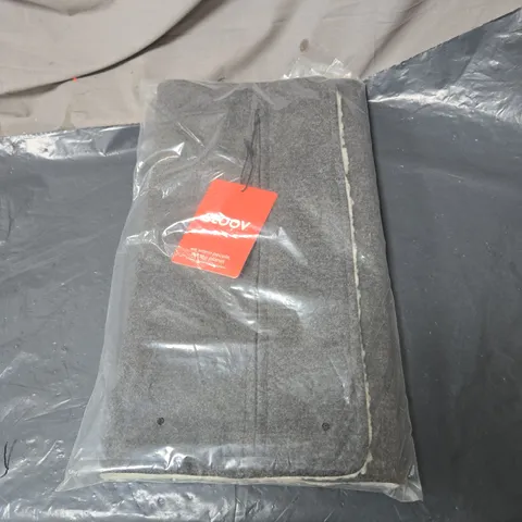 STOOV COVER 45X60 WOOLLY WHITE WITH TAGS