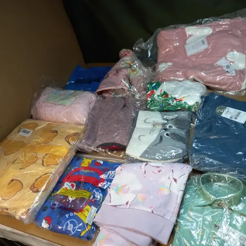 LOT OF APPROX 20 ASSORTED KIDS CLOTHING ITEMS TO INCLDE BABY GROWS, T-SHIRTS AND COATS