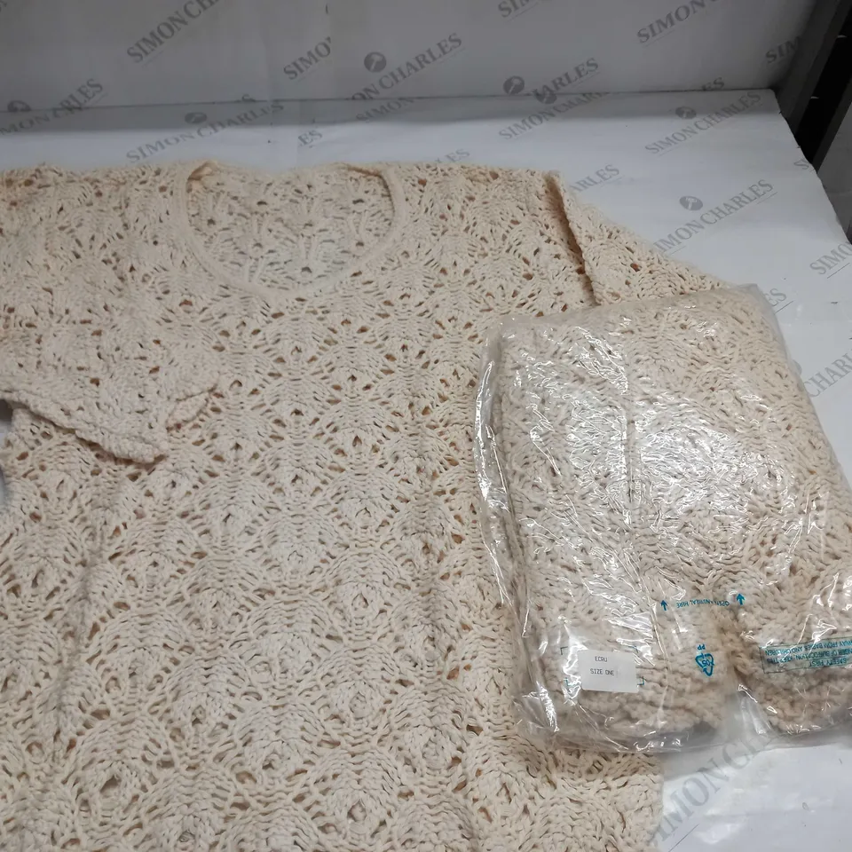 LOT OF 7 CROCHET PULL V-NECK JUMPERS IN ECRU - SIZE UNSPECIFIED