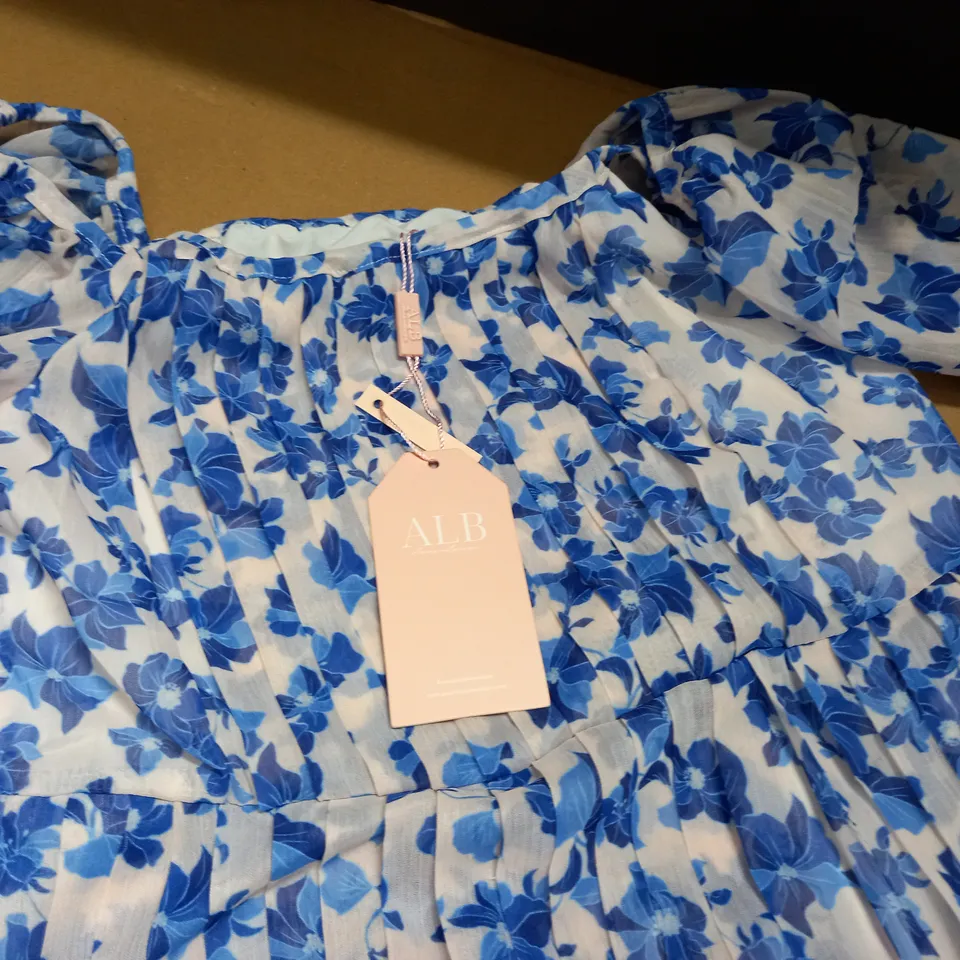 ANNE LOUISE BOUTIQUE FLORAL DRESS IN WHITE/BLUE - SIZE 8