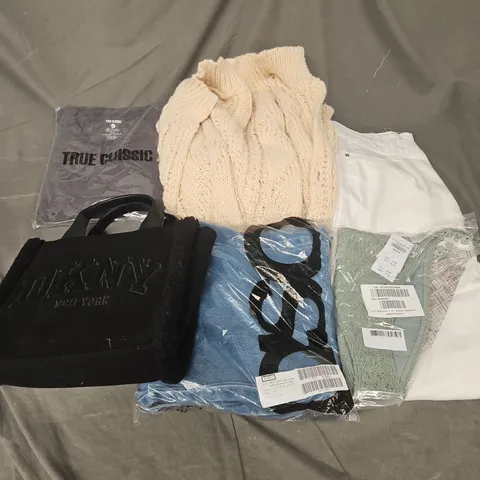 BOX OF APPROXIMATELY 15 ASSORTED CLOTHING ITEMS TO INCLUDE CARDIGAN, JEANS, BAG, ETC
