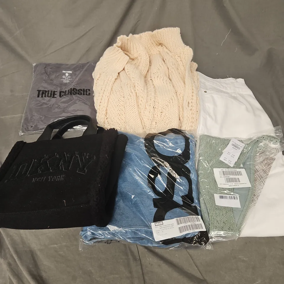 BOX OF APPROXIMATELY 15 ASSORTED CLOTHING ITEMS TO INCLUDE CARDIGAN, JEANS, BAG, ETC