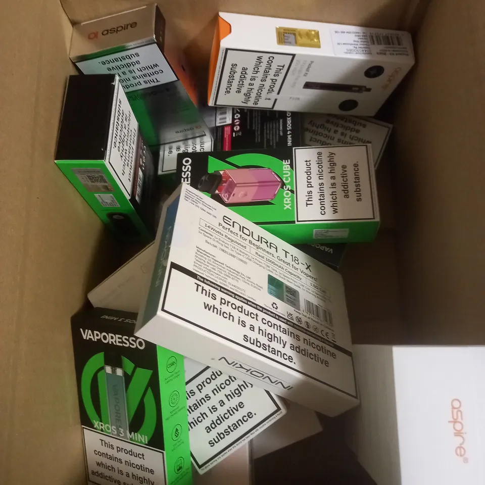 APPROXIMATELY 20 VAPES & E-CIGARETTES TO INCLUDE - ASPIRE GOTEK PRO - VAPORESSO XROS CUBE - INNOKIN ENDURA T18-X - ETC