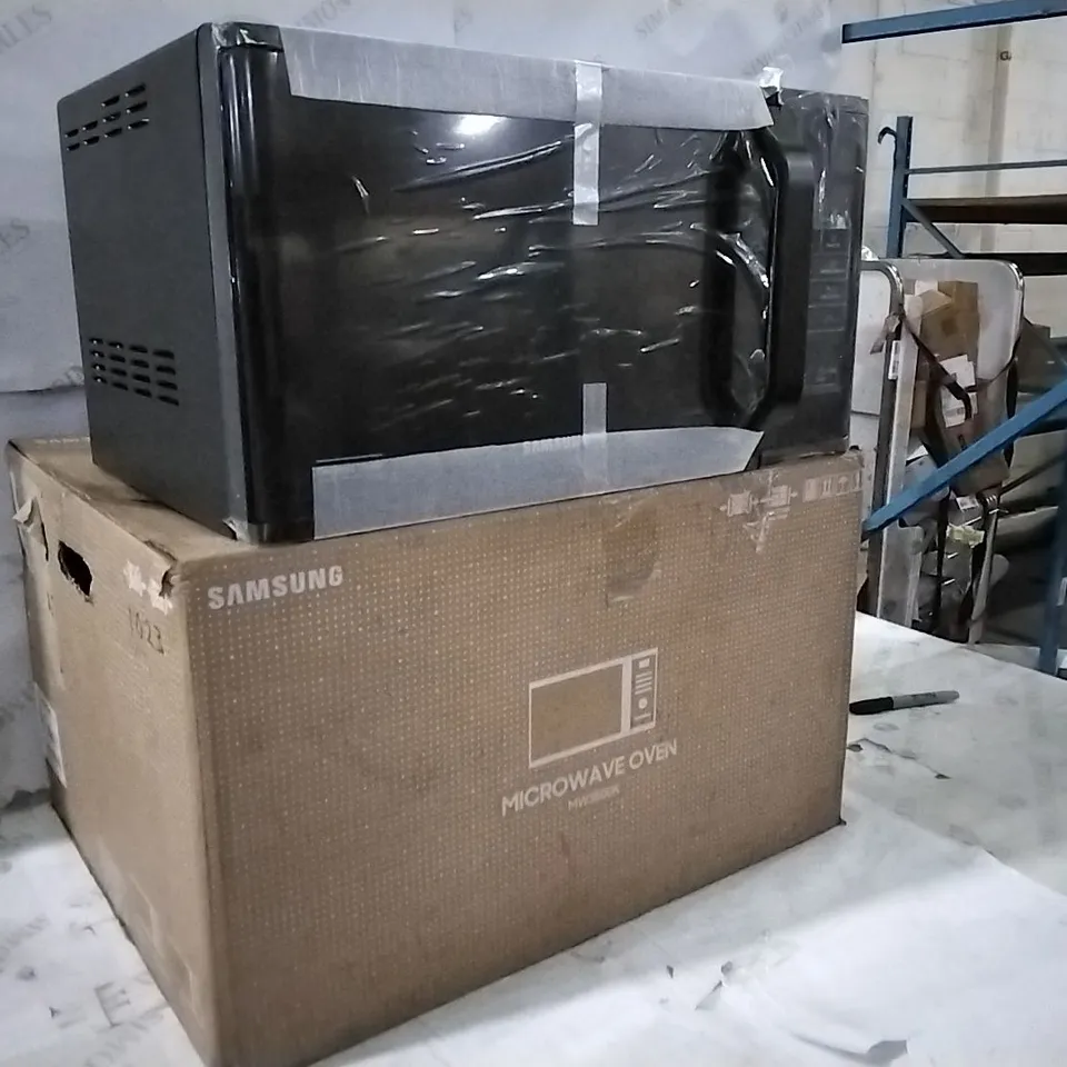 BOXED SAMSUNG MICROWAVE OVEN 