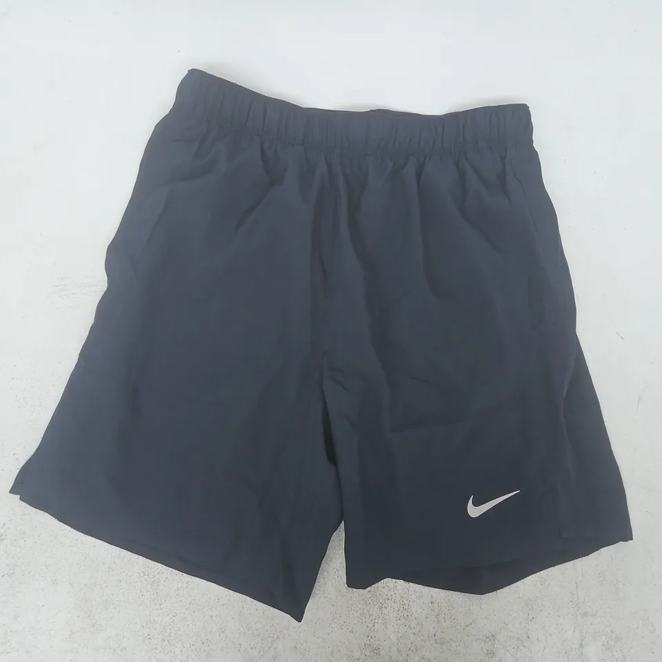NIKE CHALLENGER SHORTS IN DARK NAVY SIZE SMALL