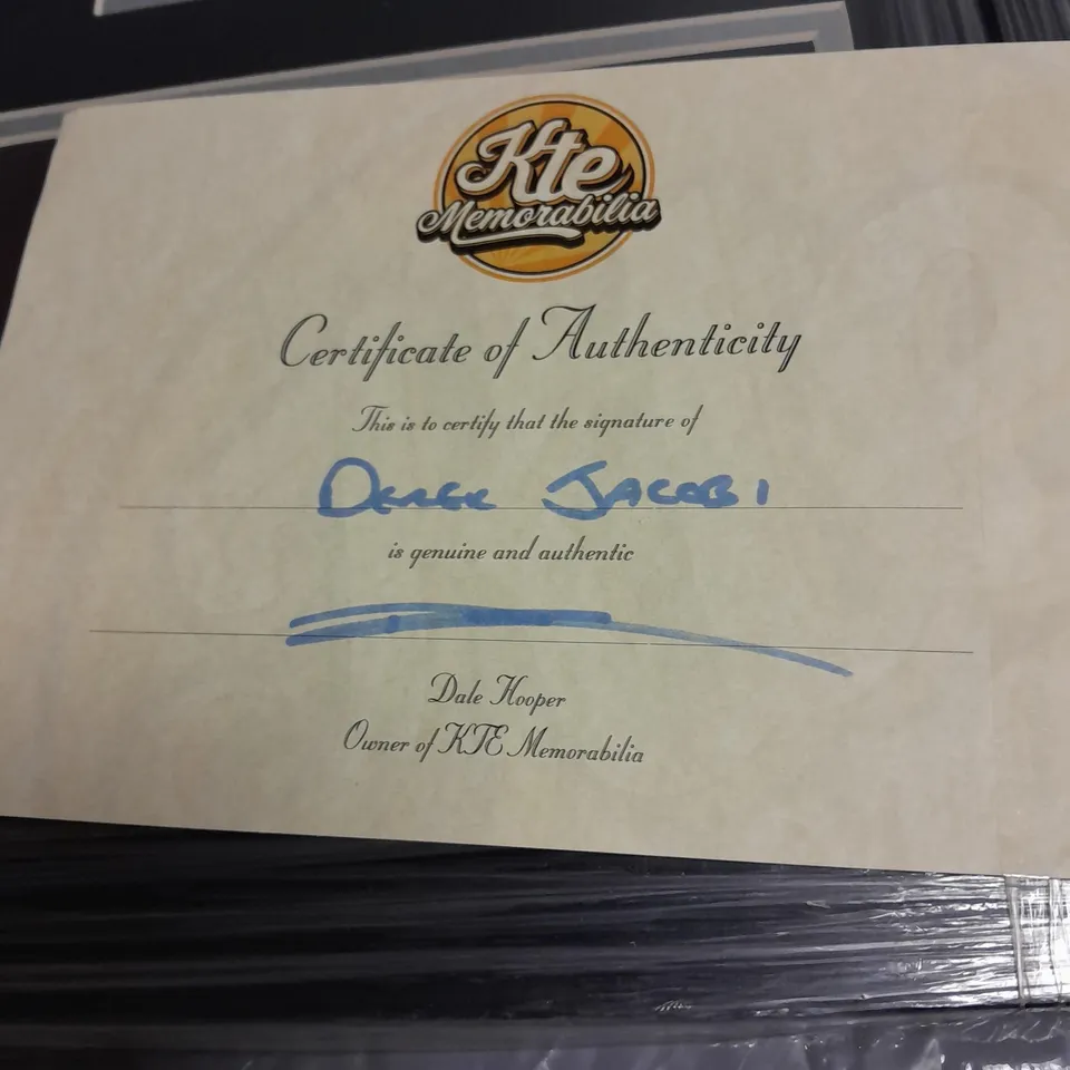 FRAMED SIGNED SIR DEREK JACOBI DOCTOR WHO PHOTOGRAPH COLLECTION WITH CERTIFICATE OF AUTHENTICITY APPROX 56CMX45CM