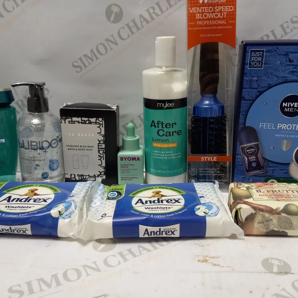 LOT OF APPROX 12 ASSORTED BEAUTY PRODUCTS TO INCLUDE NIVEA MEN SET, TED BAKER BATH DUO, KERASTASE LENGTH STRENTHENING SHAMPOO, ETC 