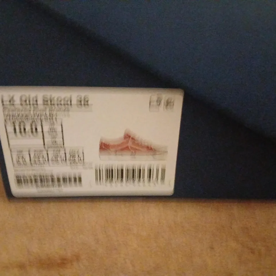VANS RED LOW-TOP SNEAKERS - BOXED SIZE 9