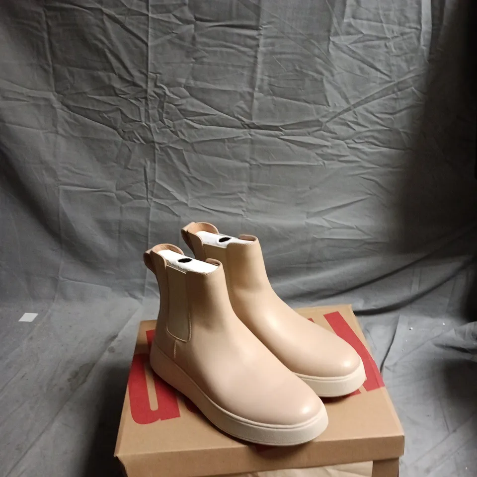FITFLOP F-MODE LEATHER FLATFORM CHELSEA BOOTS – CLASSIC BEIGE, UK 6.5