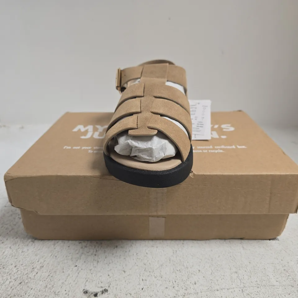 BOXED PAIR OF JD WILLIAMS OPEN TOE SANDALS IN LIGHT TAUPE SIZE 5