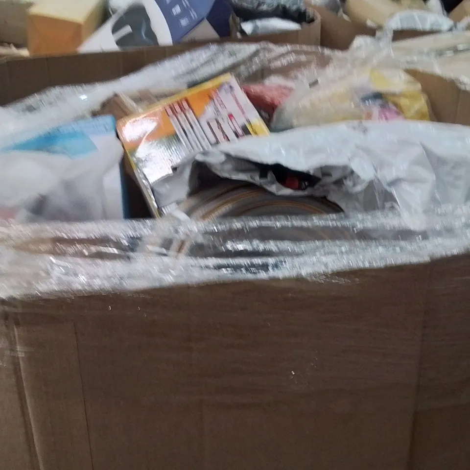 PALLET CONTAINING A LARGE QUANTITY OF HOSES