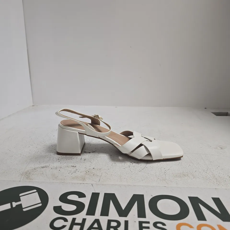 NEW LOOK WHITE STRAPPY BLOCK-HEEL SANDALS – WOMEN'S SIZE 7