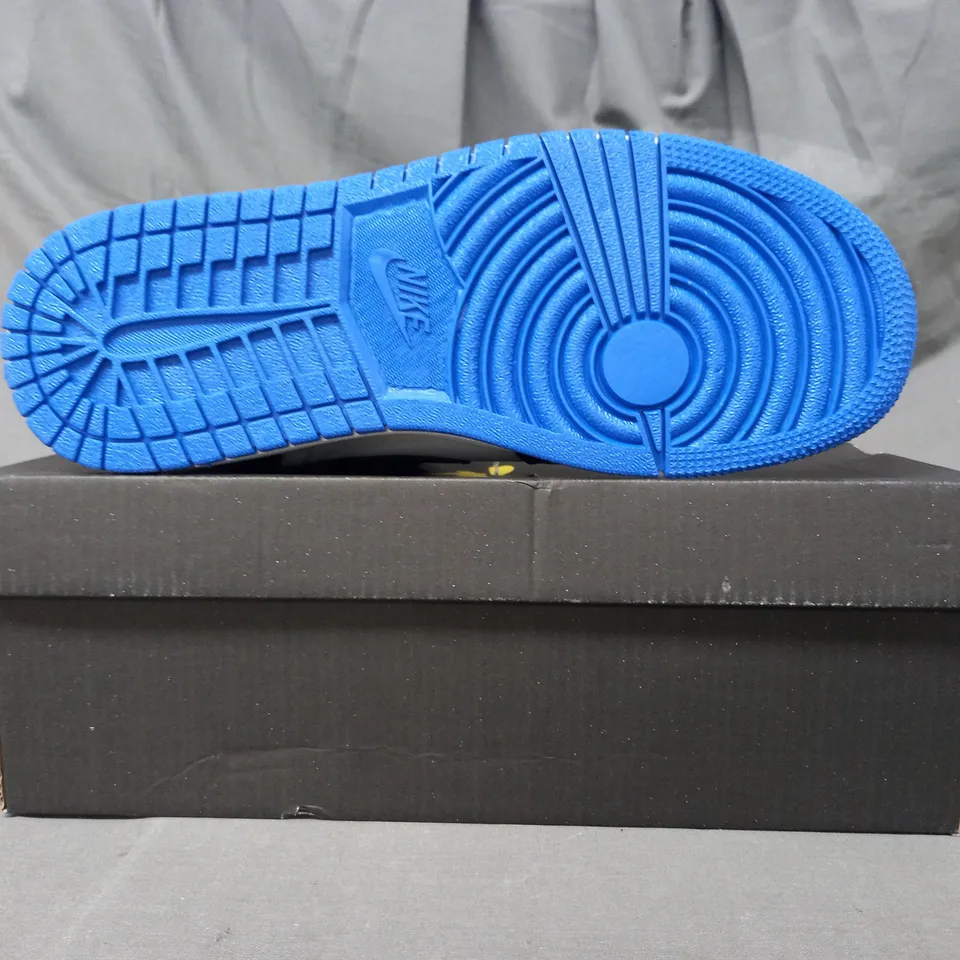 BOXED PAIR OF NIKE AIR JORDAN SHOES IN WHITE/BLUE/BLACK UK SIZE 5.5