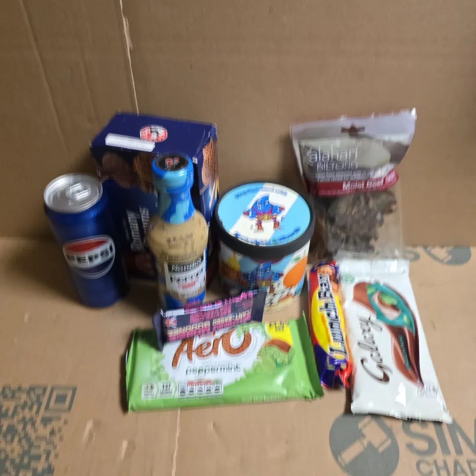 APPROXIMATELY 15 ASSORTED FOOD & DRINK ITEMS TO INCLUDE GALAXY SMOOTH MINT. HOLY MULTI VITAMIN, NANDOS PEPPER SAUCE, ETC - COLLECTION ONLY