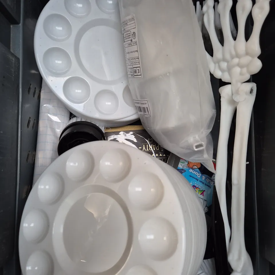 APPROXIMATELY 10 ASSORTED HOUSEHOLD PRODUCTS TO INCLUDE COOKIE CUTTER, STAIN REMOVER, CLEANING BRUSH ETC 