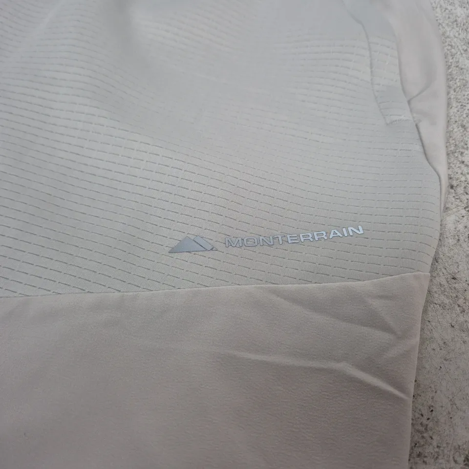MONTERRAIN CASUAL SHORTS - SIZE M 