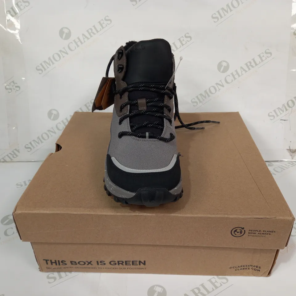 BOXED PAIR OF CLARKS BOOTS IN BLACK/GREY UK SIZE 5
