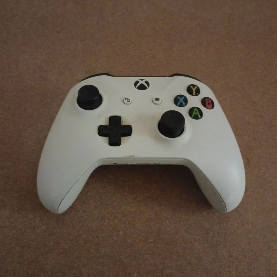 MICROSOFT XBOX WIRELESS CONTROLLER – WHITE