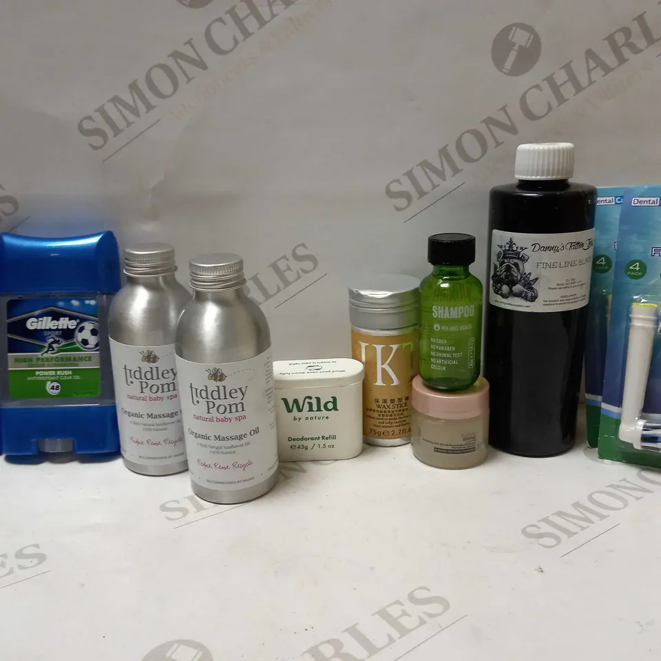 LOT OF APPROX 10 ASSORTED COSMETIC ITEMS TO INCLUDE ORGANIC MASSAGE OIL, TOOTHBRUSH HEADS, PANTIPERSPIRANT GEL, ETC