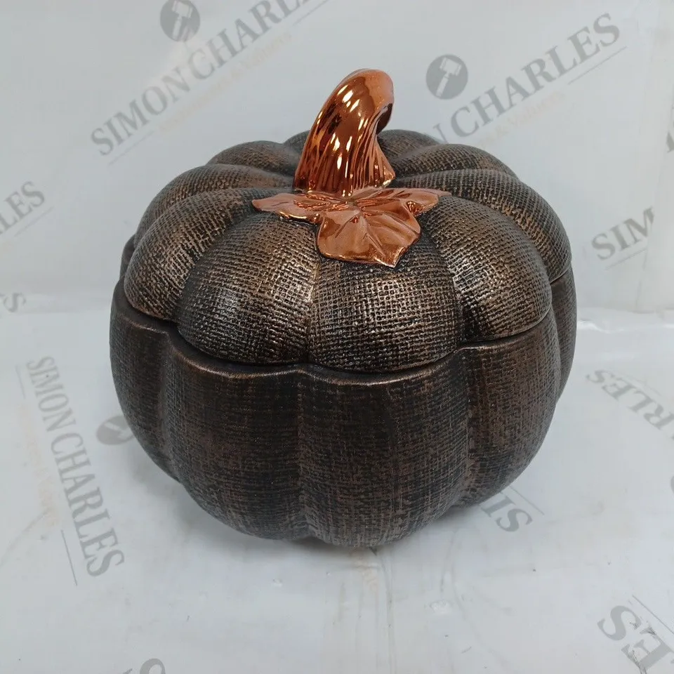 HOMEWORX BY SLATKIN & CO. CERAMIC BURLAP PUMPKIN CANDLE 4 WICK CANDLE
