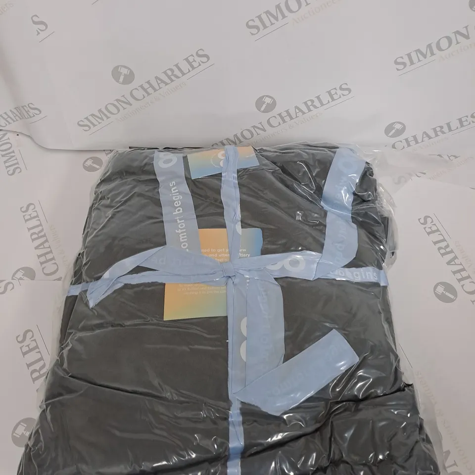 OODIE OVERSIZED HOODED BLANKET