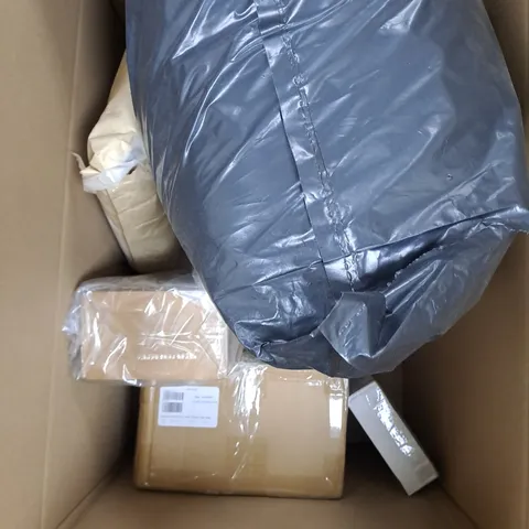 APPROXIMATELY 7 ASSORTED HOUSEHOLD PRODUCTS TO INCLUDE DUVET, USB CHARGING STATION, LAMPS ETC - COLLECTION ONLY