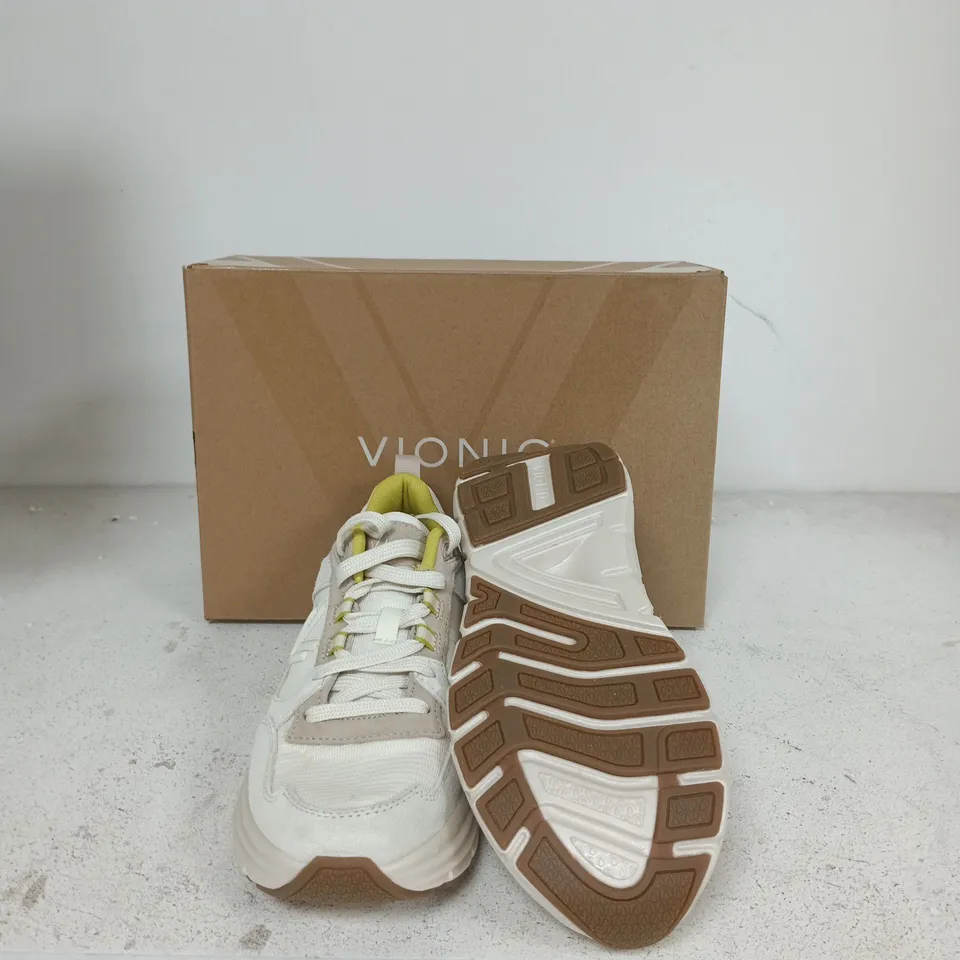 VIONIC WOMEN'S SNEAKERS – WHITE/BEIGE WITH GOLD HEEL ACCENT SIZE UK 6
