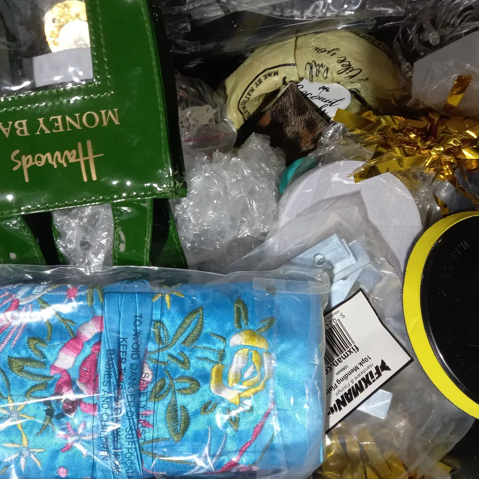 APPROXIMATELY 15 ASSORTED HOUSEHOLD ITEMS TO INCLUDE PROTECTIVE GLOVES, LIGHTENING SERUM FOR COSMETIC TATTOOS, ETC